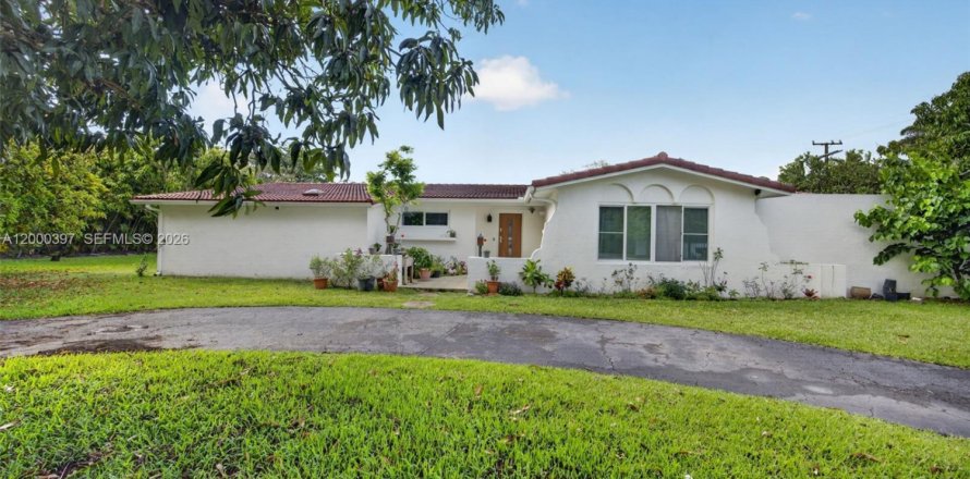 Casa en Pinecrest, Florida 4 dormitorios, 231.42 m2 № 2067343