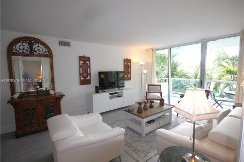 Condominio en Miami Beach, Florida, 2 dormitorios  № 2054457