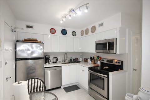 Condominio en alquiler en Miami Beach, Florida, 2 dormitorios, 95.69 m2 № 2054457 - foto 10