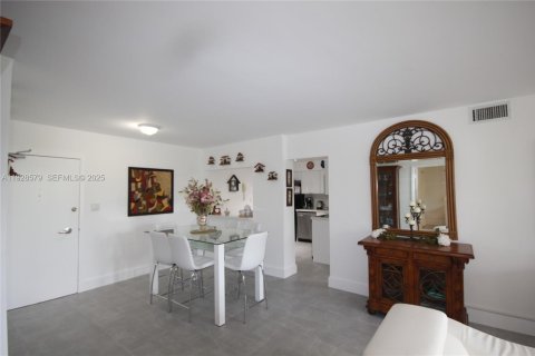 Condominio en alquiler en Miami Beach, Florida, 2 dormitorios, 95.69 m2 № 2054457 - foto 9