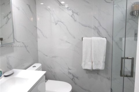 Condominio en alquiler en Miami Beach, Florida, 2 dormitorios, 95.69 m2 № 2054457 - foto 16