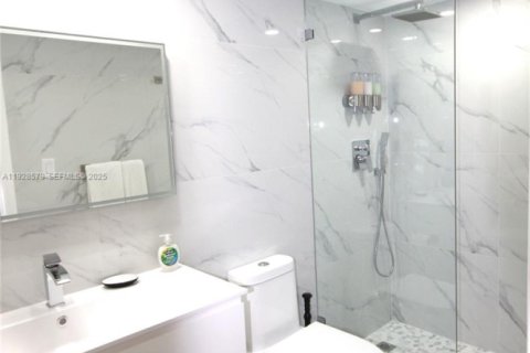 Condominio en alquiler en Miami Beach, Florida, 2 dormitorios, 95.69 m2 № 2054457 - foto 23
