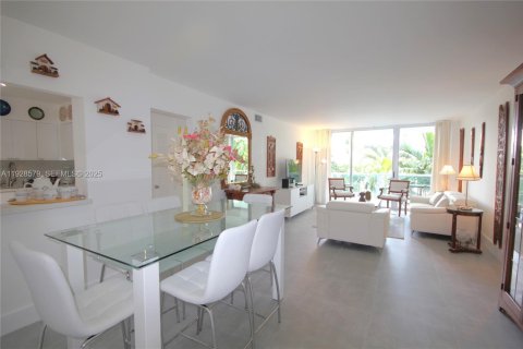 Condominio en alquiler en Miami Beach, Florida, 2 dormitorios, 95.69 m2 № 2054457 - foto 3