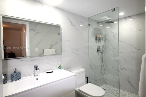 Condominio en alquiler en Miami Beach, Florida, 2 dormitorios, 95.69 m2 № 2054457 - foto 22