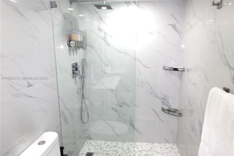 Condominio en alquiler en Miami Beach, Florida, 2 dormitorios, 95.69 m2 № 2054457 - foto 24