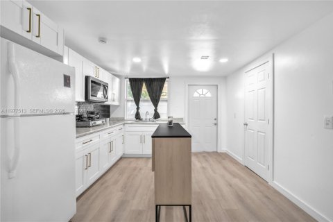 House in Hollywood, Florida 2 bedrooms, 108.88 sq.m. № 2043122 - photo 29