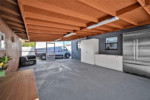 House in Hollywood, Florida 2 bedrooms, 108.88 sq.m. № 2043122 - photo 22