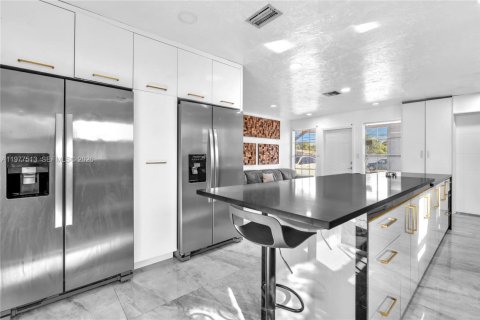 House in Hollywood, Florida 2 bedrooms, 108.88 sq.m. № 2043122 - photo 11