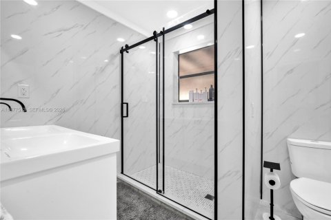 House in Hollywood, Florida 2 bedrooms, 108.88 sq.m. № 2043122 - photo 21