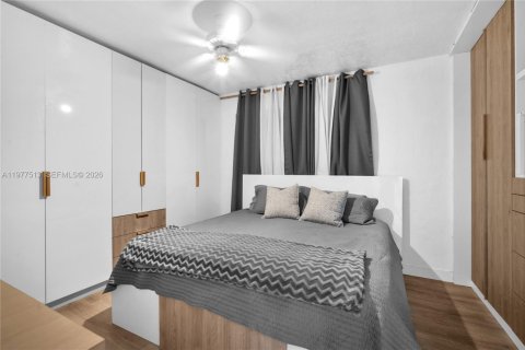 House in Hollywood, Florida 2 bedrooms, 108.88 sq.m. № 2043122 - photo 12