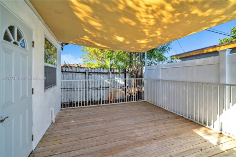 House in Hollywood, Florida 2 bedrooms, 108.88 sq.m. № 2043122 - photo 28