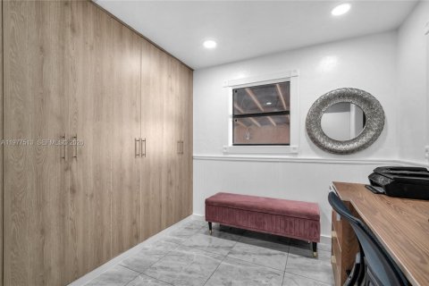 House in Hollywood, Florida 2 bedrooms, 108.88 sq.m. № 2043122 - photo 15