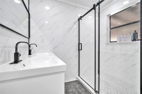 House in Hollywood, Florida 2 bedrooms, 108.88 sq.m. № 2043122 - photo 19