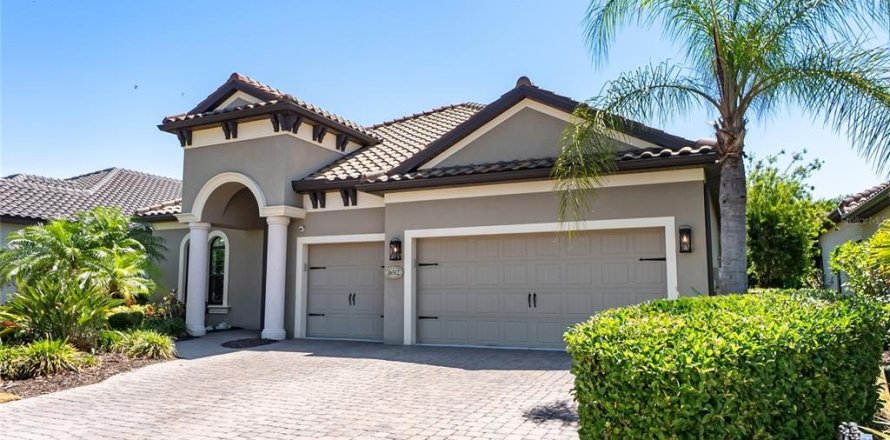 House in Bradenton, Florida 4 bedrooms, 255.85 sq.m. № 2124957