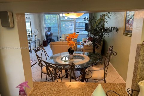 Condominio en venta en Tamarac, Florida, 2 dormitorios, 95.22 m2 № 2015256 - foto 8