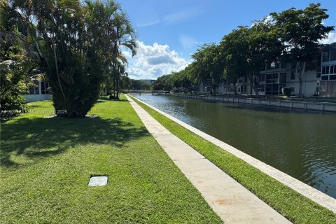 Condominio en venta en Tamarac, Florida, 2 dormitorios, 95.22 m2 № 2015256 - foto 24