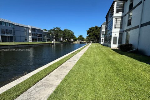 Condominio en venta en Tamarac, Florida, 2 dormitorios, 95.22 m2 № 2015256 - foto 29