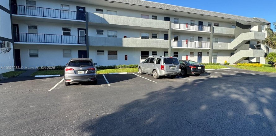 Condominio en Tamarac, Florida, 2 dormitorios  № 2015256