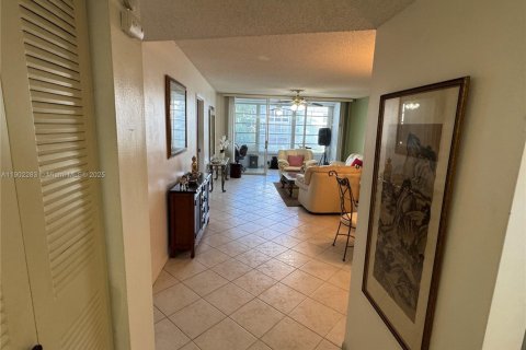 Condominio en venta en Tamarac, Florida, 2 dormitorios, 95.22 m2 № 2015256 - foto 6