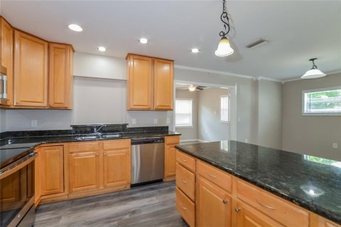 Casa en alquiler en Altamonte Springs, Florida, 4 dormitorios, 203.83 m2 № 1910413 - foto 5