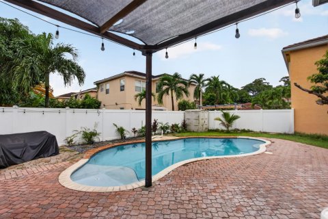 Villa ou maison à vendre à Margate, Floride: 3 chambres, 153.2 m2 № 2400679 - photo 4