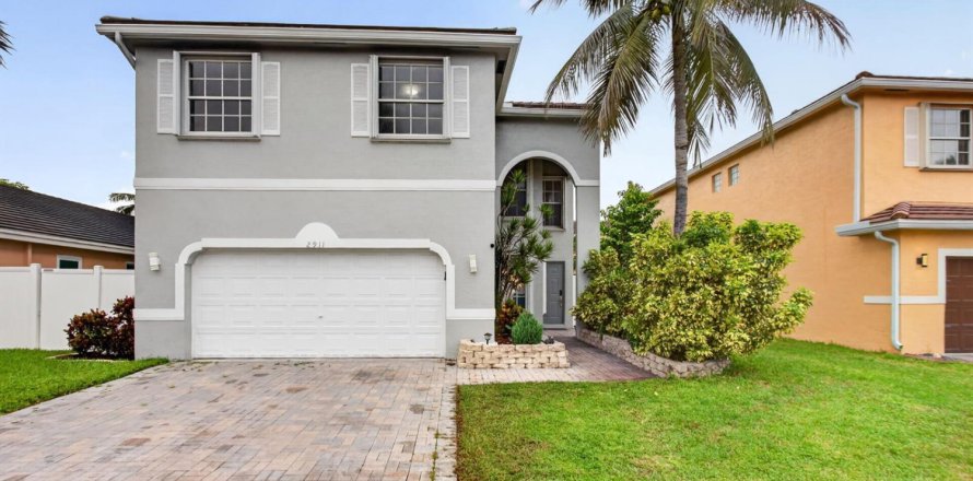 Villa ou maison à Margate, Floride 3 chambres, 153.2 m2 № 2400679