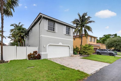 Villa ou maison à vendre à Margate, Floride: 3 chambres, 153.2 m2 № 2400679 - photo 3