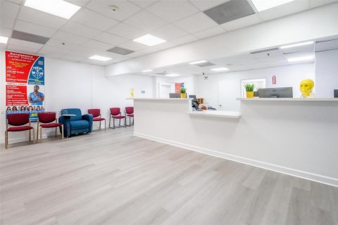 Commercial property in North Miami, Florida № 1980085 - photo 9