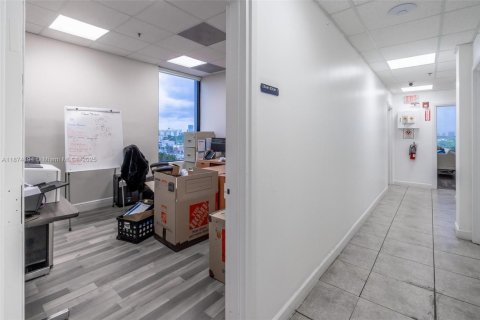 Commercial property in North Miami, Florida № 1980085 - photo 18