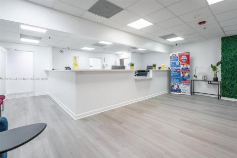 Commercial property in North Miami, Florida № 1980085 - photo 10