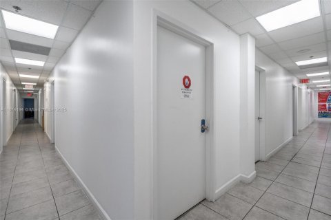 Commercial property in North Miami, Florida № 1980085 - photo 20