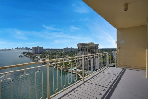 Condominio en venta en Miami, Florida, 2 dormitorios, 126.16 m2 № 1979539 - foto 1
