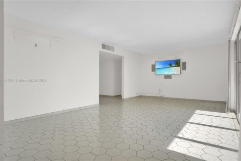 Condominio en venta en Miami, Florida, 2 dormitorios, 126.16 m2 № 1979539 - foto 3