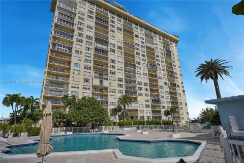 Condominio en venta en Miami, Florida, 2 dormitorios, 126.16 m2 № 1979539 - foto 23