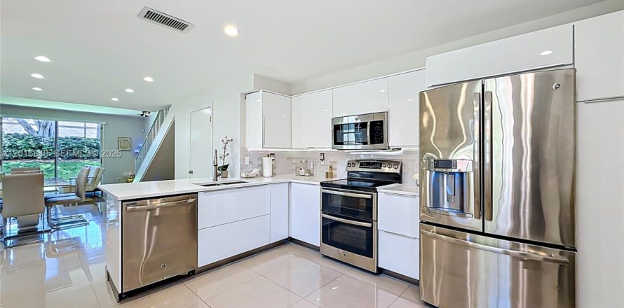 Adosado en Weston, Florida 3 dormitorios, 135.27 m2 № 2084951