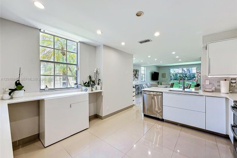 Adosado en venta en Weston, Florida, 3 dormitorios, 135.27 m2 № 2084951 - foto 2