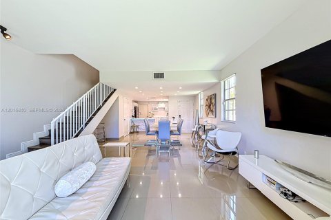 Adosado en venta en Weston, Florida, 3 dormitorios, 135.27 m2 № 2084951 - foto 9