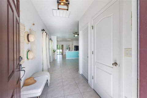 House in Gibsonton, Florida 3 bedrooms, 121.24 sq.m. № 1808327 - photo 5