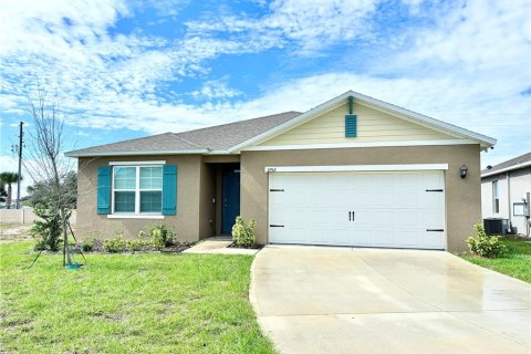 House in Davenport, Florida 4 bedrooms, 173.45 sq.m. № 2198088