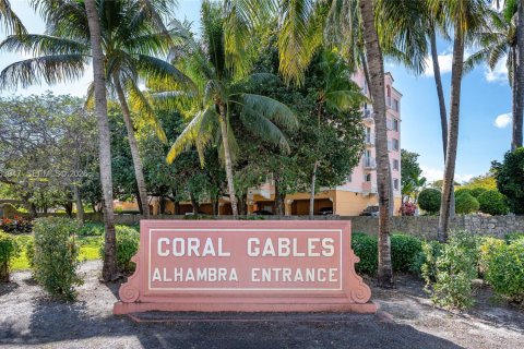 Купить кондоминиум в Корал-Гейблс, Флорида 2 спальни, 95.69м2, № 2023999 - фото 20