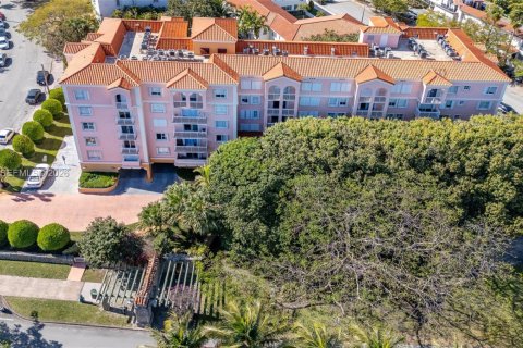 Купить кондоминиум в Корал-Гейблс, Флорида 2 спальни, 95.69м2, № 2023999 - фото 21