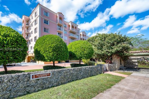 Купить кондоминиум в Корал-Гейблс, Флорида 2 спальни, 95.69м2, № 2023999 - фото 25