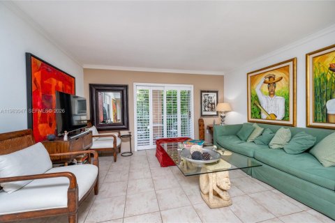 Купить кондоминиум в Корал-Гейблс, Флорида 2 спальни, 95.69м2, № 2023999 - фото 4