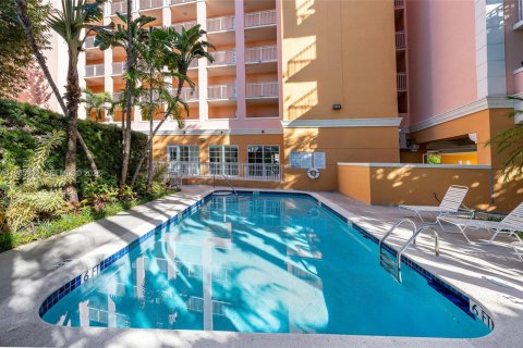 Купить кондоминиум в Корал-Гейблс, Флорида 2 спальни, 95.69м2, № 2023999 - фото 3