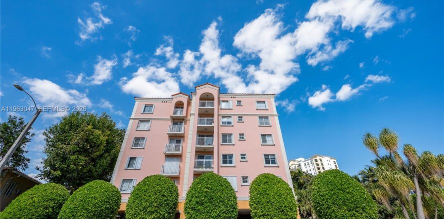 Кондоминиум с 2 спальнями в Корал-Гейблс, Флорида № 2023999