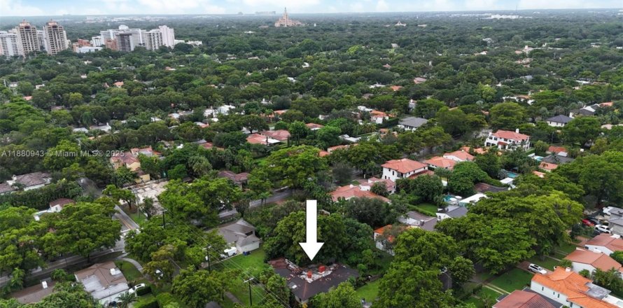 Земельный участок в Корал-Гейблс, Флорида № 1930923