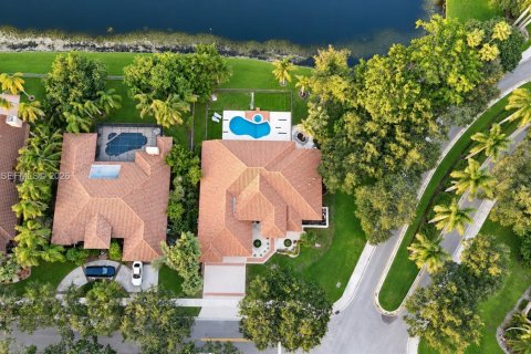 House in Weston, Florida 5 bedrooms, 348.94 sq.m. № 2428517 - photo 6