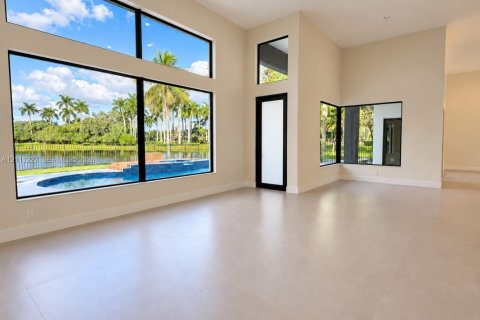 House in Weston, Florida 5 bedrooms, 348.94 sq.m. № 2428517 - photo 16