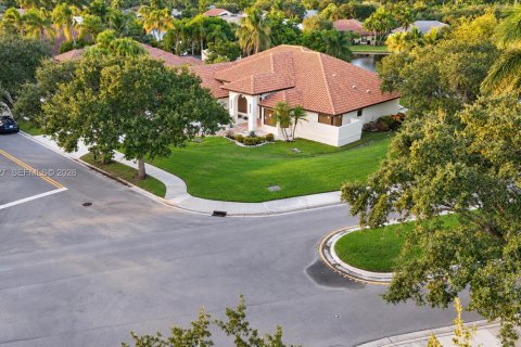 House in Weston, Florida 5 bedrooms, 348.94 sq.m. № 2428517 - photo 4