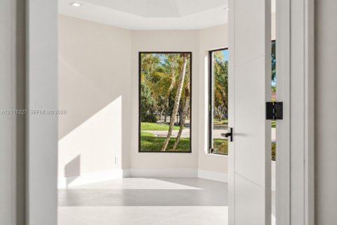 House in Weston, Florida 5 bedrooms, 348.94 sq.m. № 2428517 - photo 22